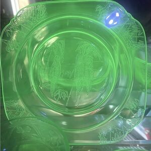Federal Parrot Depression Uranium Green Glass Dish 7.5” dessert salad plate